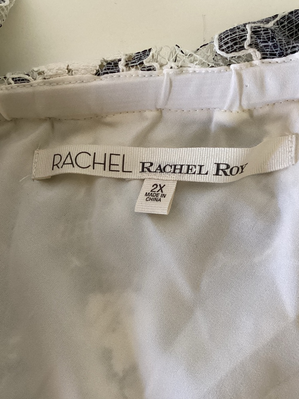 Off-Shoulder Floral Lace Blouse in Cream and Gray - Picture 4 of 8